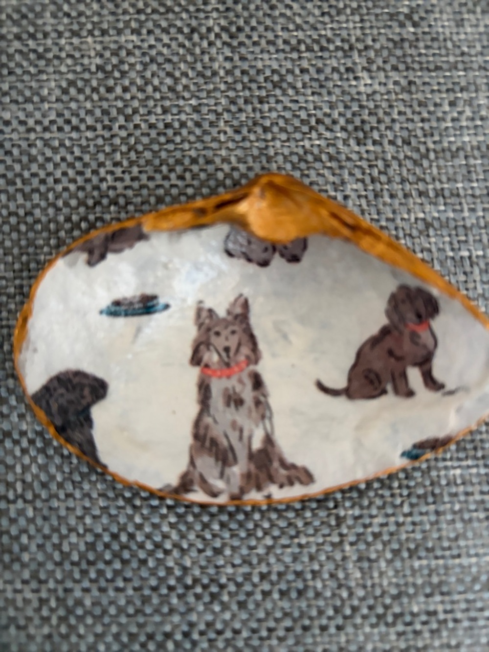 Decoupage Dog Pattern shell in White and Gold
